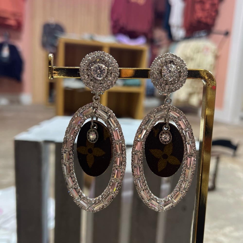 Keep it gypsy upcycled rhinestone clip on earrings nwt